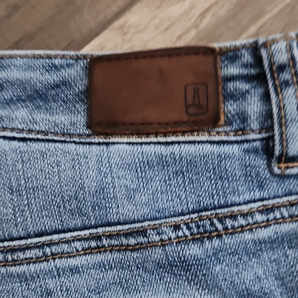 LAND'S End Denim Distressed Long Shorts  JORTS size 10. Rare length
